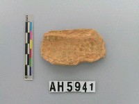 藏品(淺褐色夾砂素面陶)的圖片